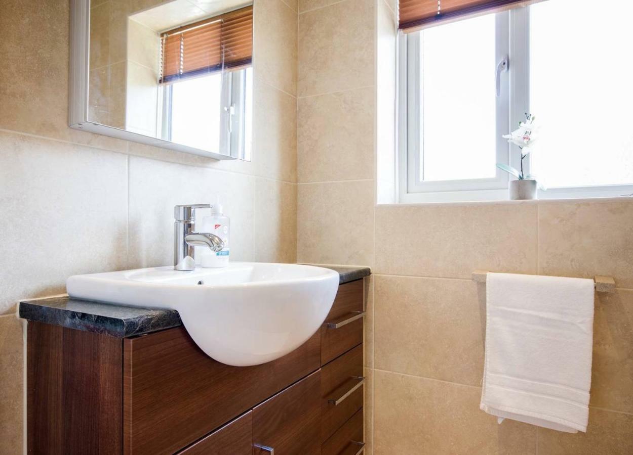 Spacious House, Sleeps 7 people Reading Exterior foto